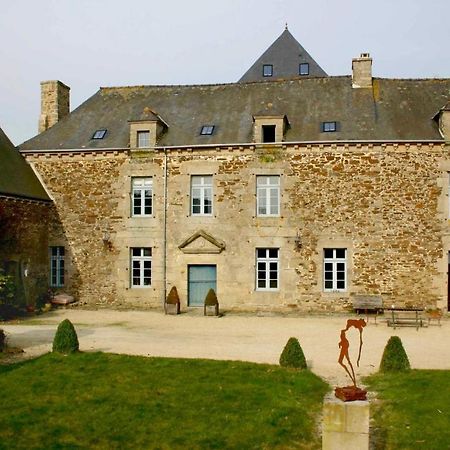 Gite Le Logis - Manoir Le Plessix Madeuc Corseul Екстер'єр фото