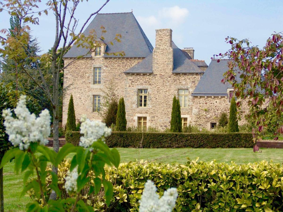 Gite Le Logis - Manoir Le Plessix Madeuc Corseul Екстер'єр фото