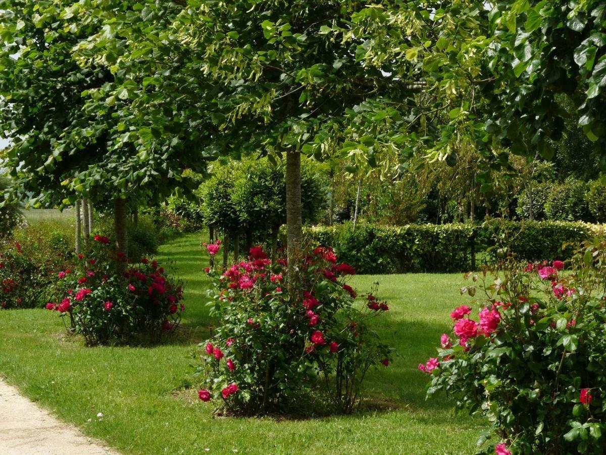 Gite Le Logis - Manoir Le Plessix Madeuc Corseul Екстер'єр фото